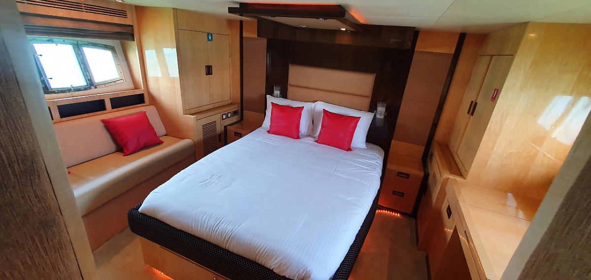Аренда моторной яхты Majesty 56 XCLUSIVE III в Дубае